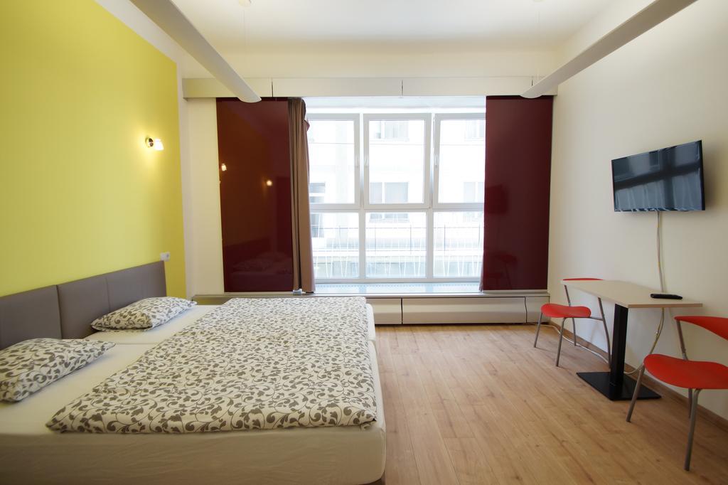 Dan In'N Out Hotel Vienna Exterior photo