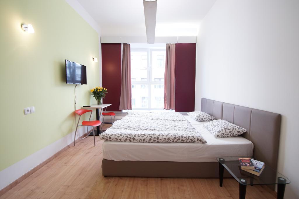 Dan In'N Out Hotel Vienna Exterior photo