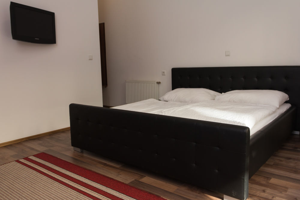 Dan In'N Out Hotel Vienna Exterior photo
